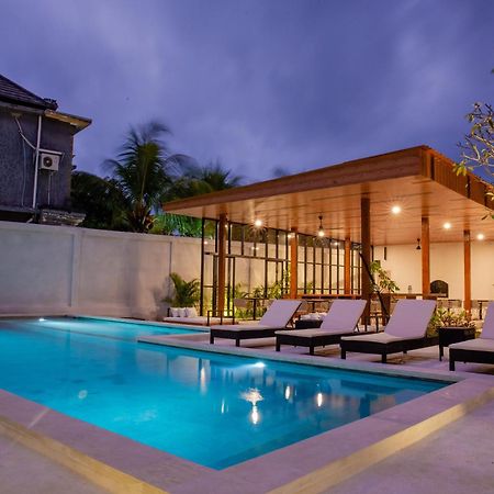 Ratan Uluwatu Hotel And Villas Exterior photo