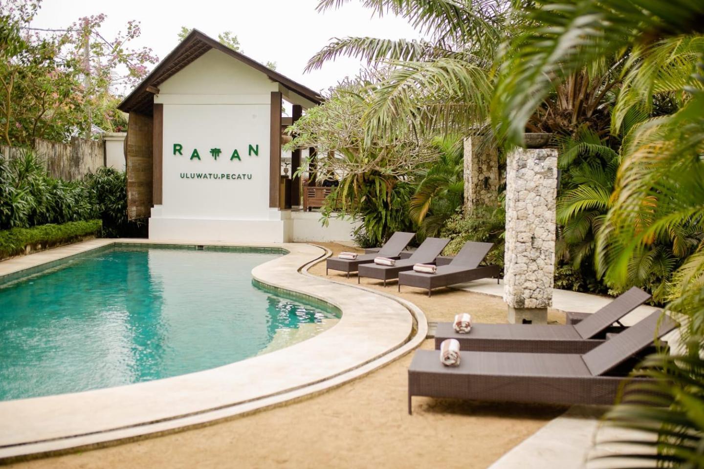 Ratan Uluwatu Hotel And Villas Exterior photo