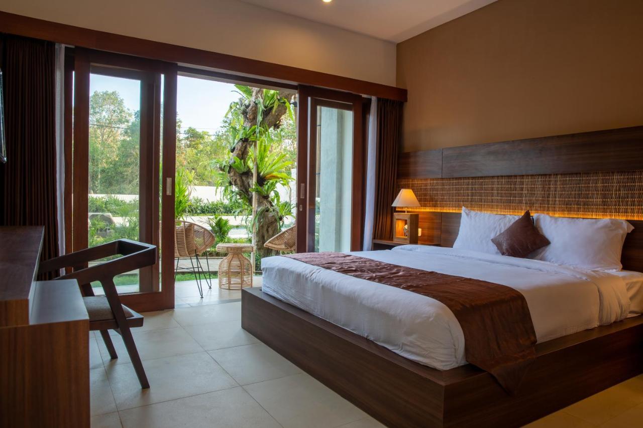 Ratan Uluwatu Hotel And Villas Exterior photo