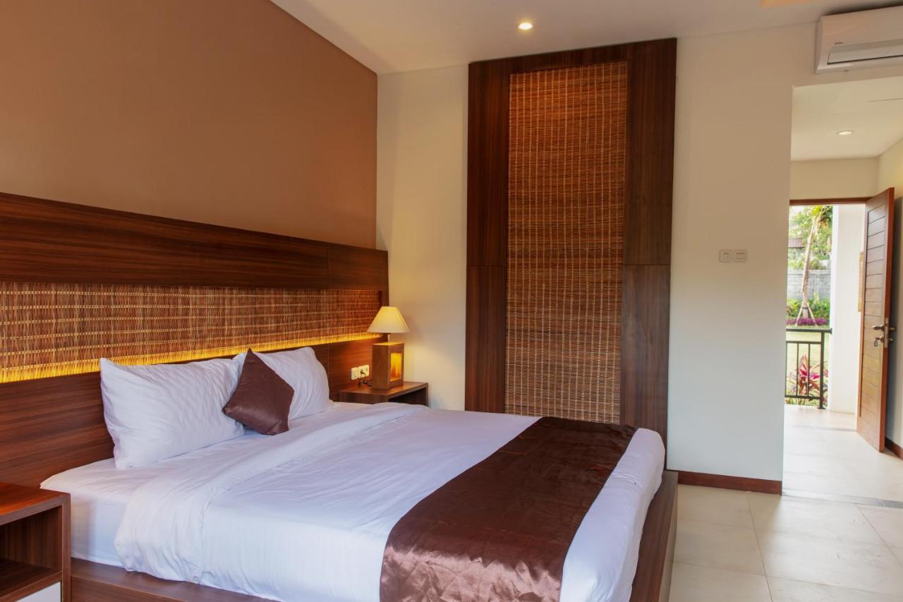 Ratan Uluwatu Hotel And Villas Exterior photo